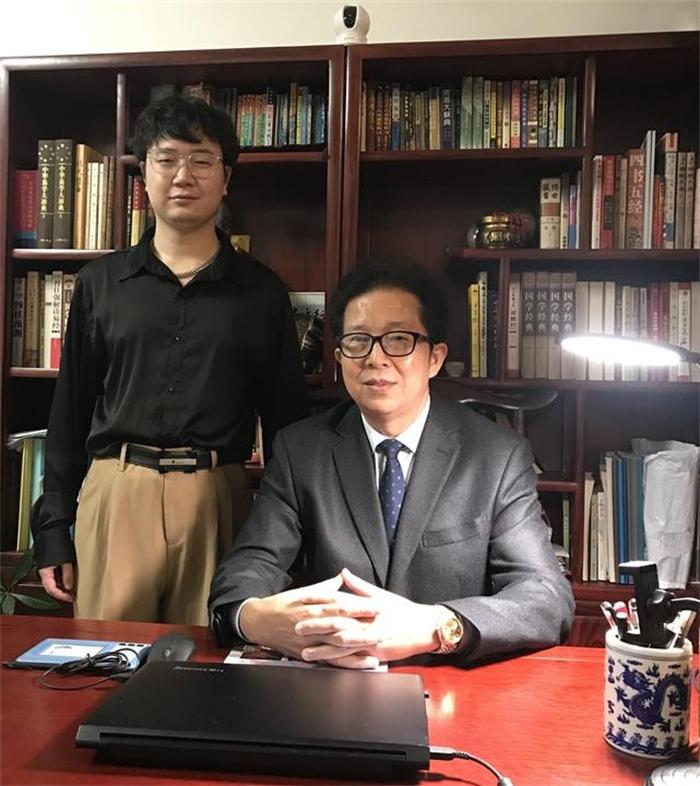 海真大师与弟子2024年元月留影于海南海口玉龙湾