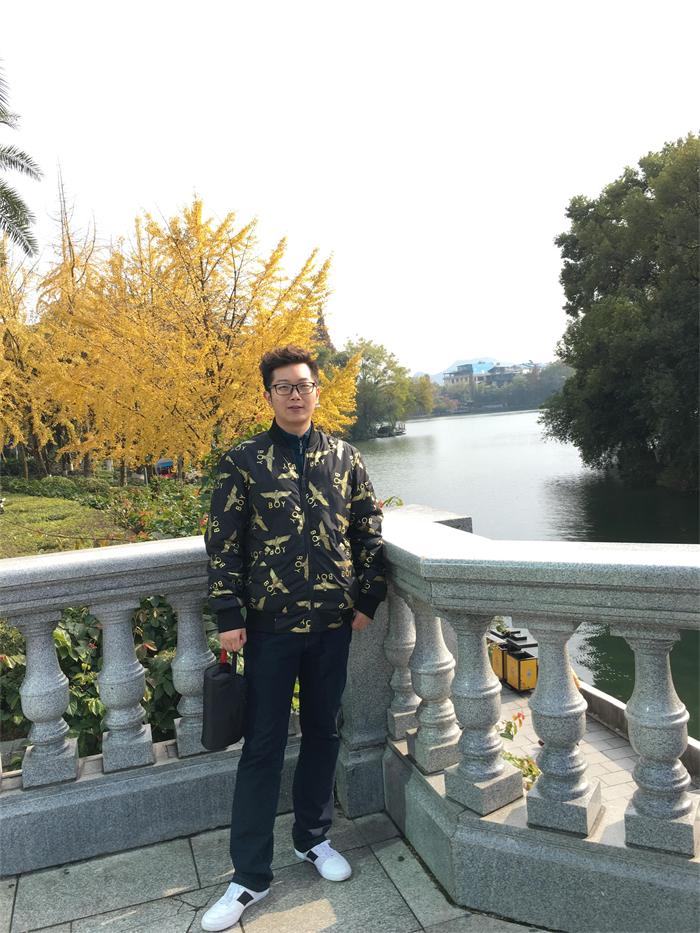 在桂林做易经培训的海真老师的爱子冬冬 在桂林做易经培训的海真老师的爱子冬冬